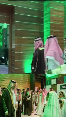 الأمير #سلمان_بن_سلطان  يلتقي طفلتين بكلمات الأب لأبنائه 😍💚 #SaudiNationalDay_95  #عزنا_بطبعنا🇸🇦💚 