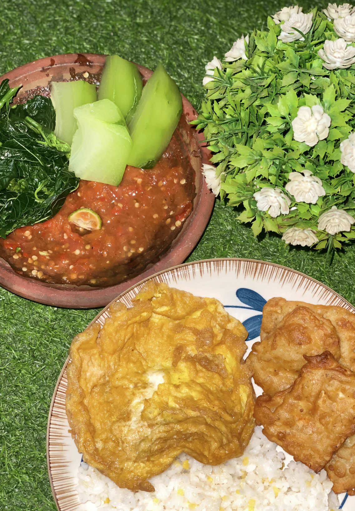 Sambel tempong + Telur dadar +Tempe tepung 🤤 kalian masak apa hari ini ges?? #sambeltempong #sambel #masakansimple #masakanrumahan #bikinngiler 
