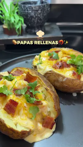 🦐✨Papas rellenas 🥔la mejor combinación y queda deliciosa. Ya has comido estás papas? #papasrellenas #papas #recetasfaciles #camaronesalacrema #cocinaconleslie 