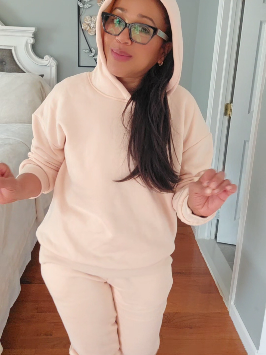 Set de sweatpants y sudadera con gorro de mujer thermica.  #sweatpantsoutfit #suerademujer #tictokshopcreatorpicks #tiktokshopblackfriday #fyp 