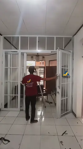 Another project sliding & swing done ✅ Halo guys 👋 lagi dapet projekan sliding & swing door trs nih. Kalau kalian mau punya pintu rumah dengan desain serupa, bisa langsung DM aja ya 😉 Bagi yang butuh instalasi aluminium untuk pembangunan rumah, Kebutuhan Ruko, Renovasi rumah, Office work bisa ☎WA kita ada di bio  Specialis aluminium dan kaca AGUNGJAYA_ALUMINIUM 📍Jalan Pondok Bambu Batas No 7, RT 05 RW 04 Duren Sawit Jakarta Timur Informasi dan konsultasi bisa DM atau WA kita dibawah  ☎082261018391 Mengerjakan berbagai kusen alumnium Seperti ➡Kusen alumunium ➡Jendela Alumunium ➡Pintu Swing ➡Sliding door ➡Kitchen set ➡Lemari alumunium ➡Pintu Lipat alumunium ➡Pintu Expanda DLL #kusenaluminium #pintualuminium #jendelacasmentaluminium #jendelaslidingalumunium #jendelaaluminium                      