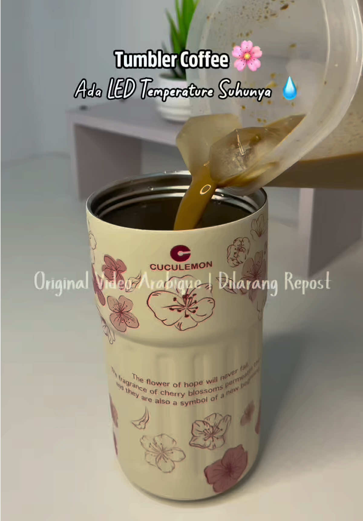 Rekomendasi Tumbler Kopi Aesthetic dengan motif bunga sakura 🌸 yang ada LED temperature suhunya💧 #tumbler #tumblersoftiktok #tumblerkopi #tumbleraesthetic #creatorsearchinsights 