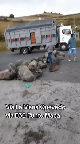cada día siguen sumando al Paro la vía La Maná Quevedo temporalmente Bloqueado