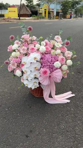 Hoa có người chăm mới bung nở tươi thắm, người có kẻ chiều mới khoe lắm mặn mà 🍷#hoatuoi #flowers #xuhuong #hoa 