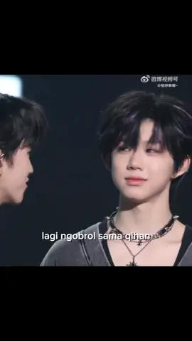 suka banget sama pertemanan mereka, kalo kalian udah pulang hiatus kalian jangan asing nya tetap bareng pokoknya, ngomong² jangan spamnya jie #zhangyiran #chenyiheng #domi #jonathan #tffamily_4th_generation 