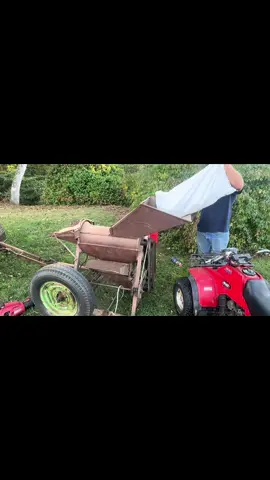 #cornsheller #tractor #smithsburgtractorsociety #classicfarming #antique 