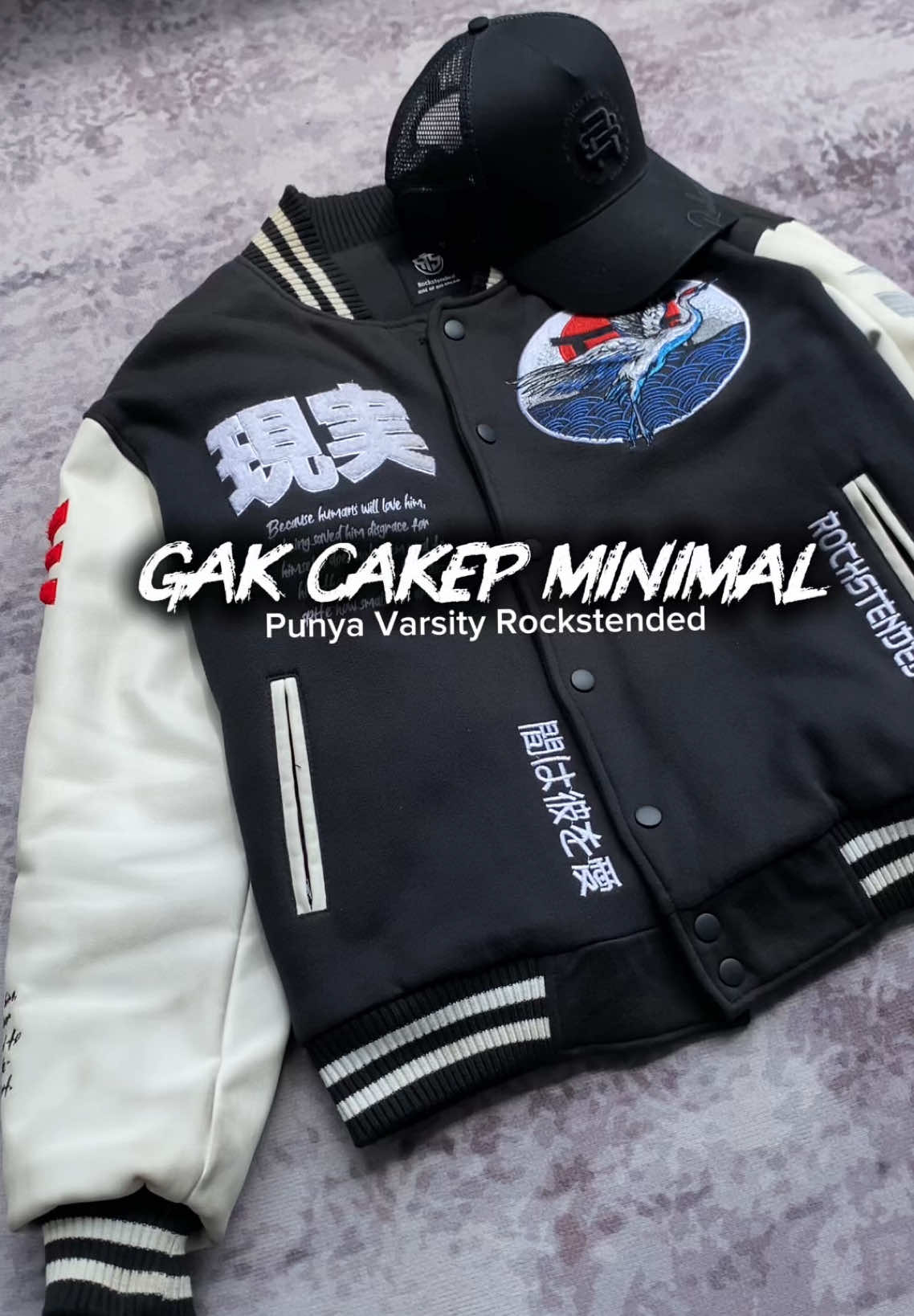 Topi & varsity ini bikin tampilan lebih kalem #rockstendedofficial #tshirt #varsity #topi #semuaorang 