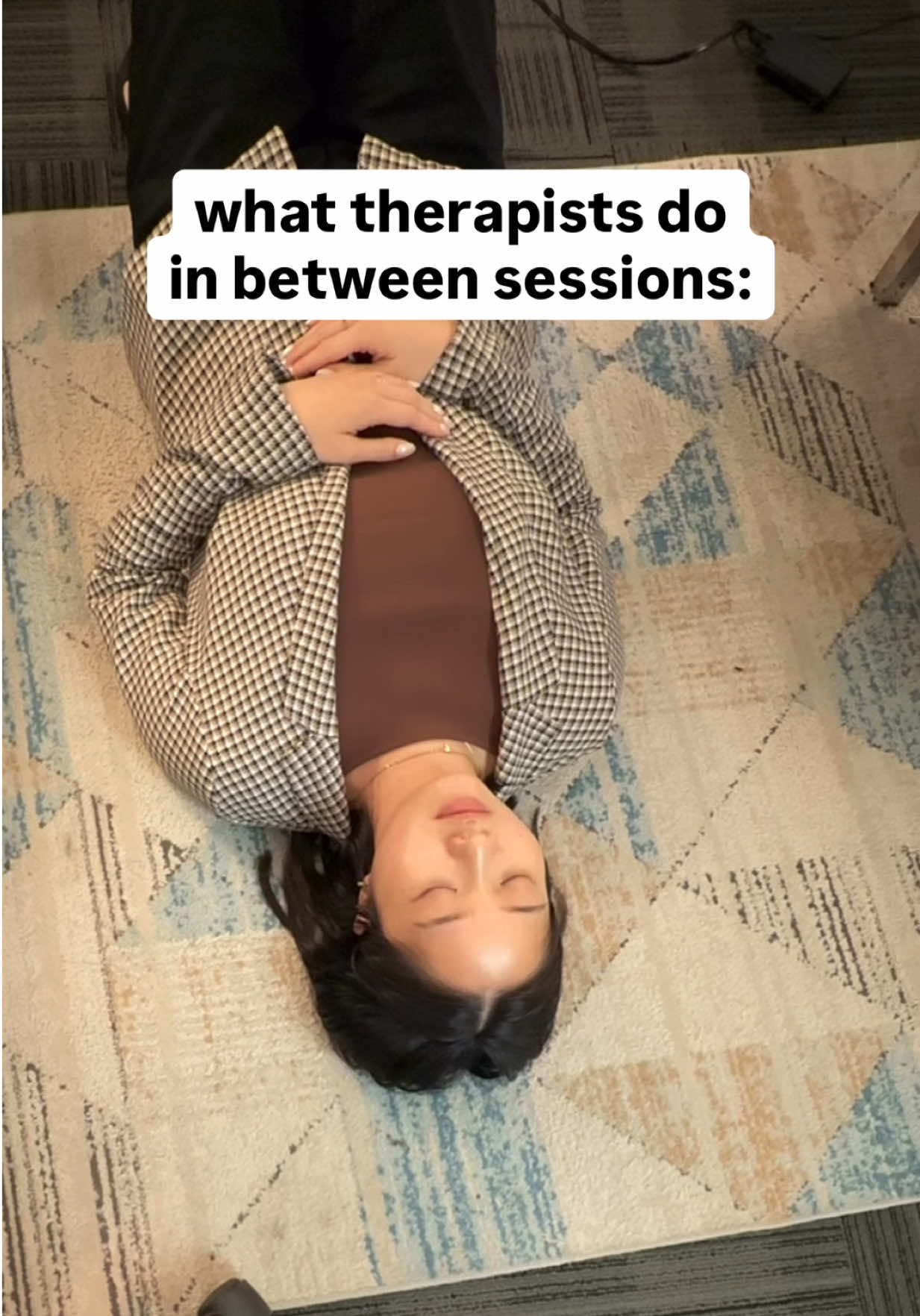 i SHOULD be catching up on notes… 😬 #therapistintraining #babytherapist #therapy #psyd #psydstudent 