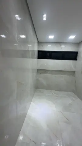 Obras 🚧                                                      #banheiro #porcelanato #incesa #mirage #obra 