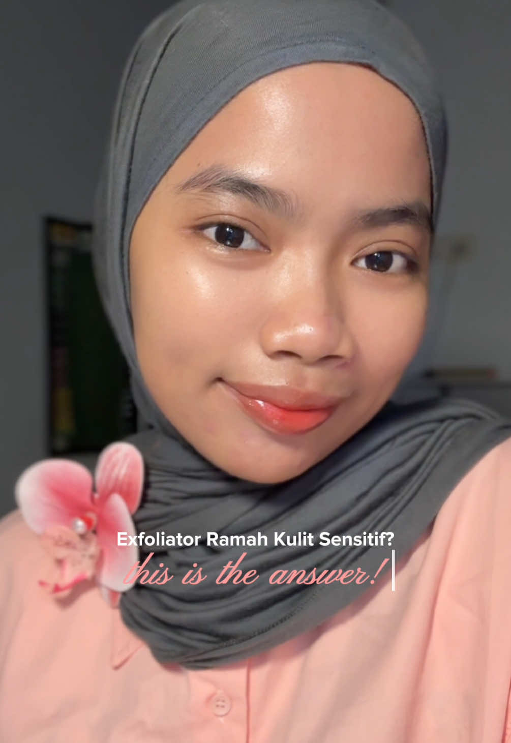 look at my glass skin era 🤭🤏🏻 luv bgttt sama toner exfoliasi gentle ini @Wardah Beauty Official #WardahFaceTonerBaru #WardahFaceTonerViral #WardahFaceToner #WardahTonerBestSeller #wardahfacetonersoft 