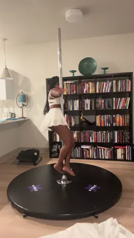 Trying out my new worship flags for this #WorshipWednesday #poledance  #poledancer #praisedance #danceministry 