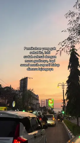 Perjudian perempuan yang mematikan adalah ketika menikah dengan laki” yang belum selesai dengan kehidupan bebasnya #ponorogo24jam #fyp 