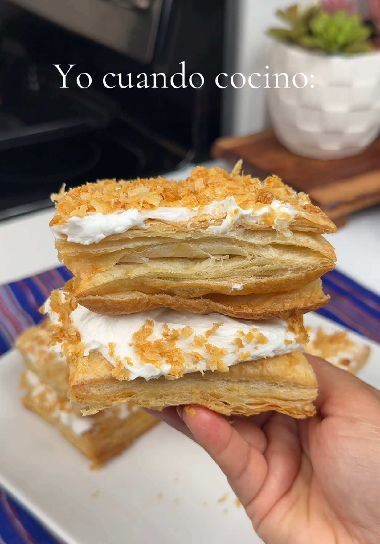 Ante todo la concentración 😄 #milhojas #postresguatemala #recetasricas #reposteria #recetasvirales 