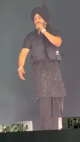 Tu mujhe kabool ❤️. #diljitdosanjh #axiataarena #punjabiliveshow #fyp #auratour 