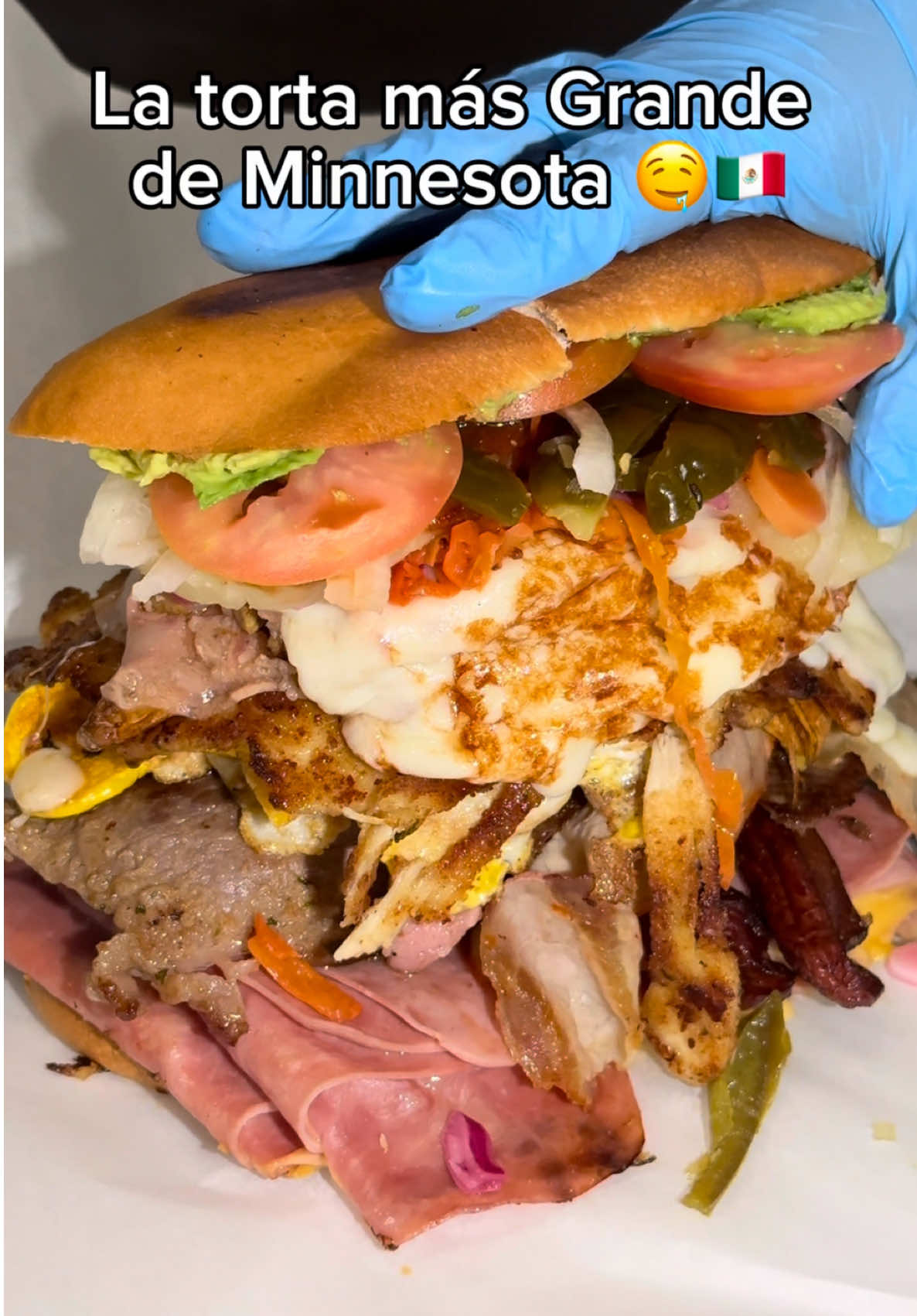 Un pedasito de CDMX 🇲🇽🤤 en Minnesota 🫶🏻 ¿Conoces a alguien que pueda acabársela en 7 minutos? 🫢 etiquétalo para que cumpla el reto 💵 VISÍTALOS: @El Tacubas  📍 5748 S 34th Ave, Minneapolis, MN Todos los días tiene el trompo para unos buenos tacos de al pastor 🌮😋 Sígueme para más 👉🏻 @parceromn . . . #streetfood #mexico #cdmx #mexicanfood #viralfood 