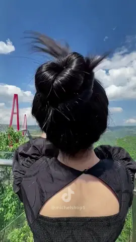 Essa Biotina 100% pura tá bombando no país! É porque a saúde dos cabelos e unhas depende de que o seu corpo tenha os nutrientes certos para brilharem! Compre a sua e faça a sua prova! #Biotina #Cabelos #Unhas #Verao #Beleza 