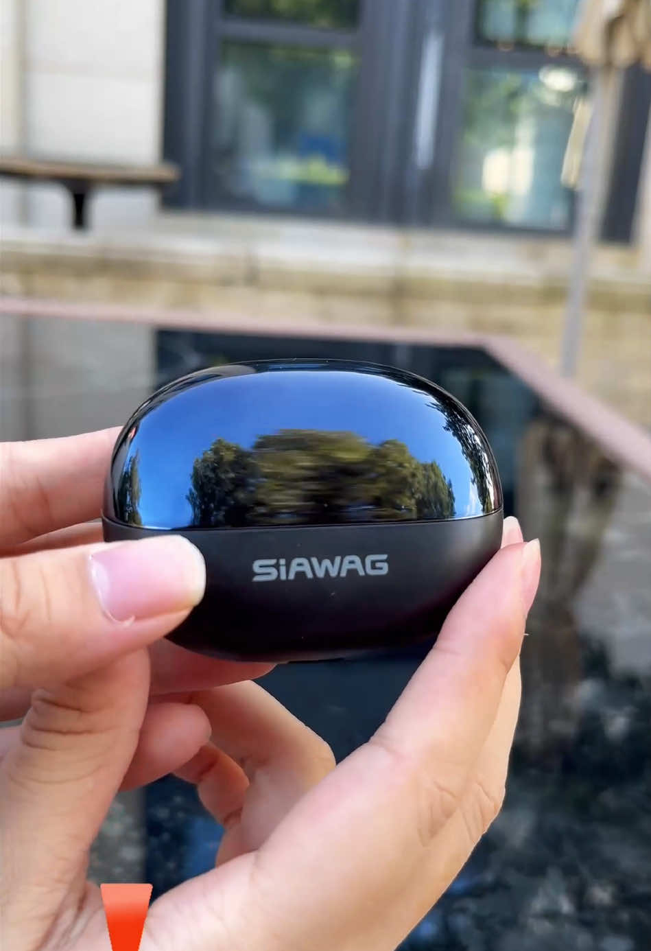 So beautiful earbuds,it could protect your earbuds#bluetoothheadphones #earbudswireless #earphones #waterproofearbuds #tiktokshopfalldealsforyou #foryourpage #earbuds #siawag #earbudstiktokshop #fo #viral_video #fyp #sale #tiktokshop 