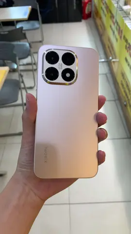 Xiaomi 15T sở hữu màn hình AMOLED 6,83 inch, độ phân giải 1,5K, tần số quét 120 Hz, độ sáng tối đa 3.200 nit. Công nghệ PWM dimming 3.840 Hz giúp giảm mỏi mắt, đi kèm HDR10+, Dolby Vision và loa kép Dolby Atmos.