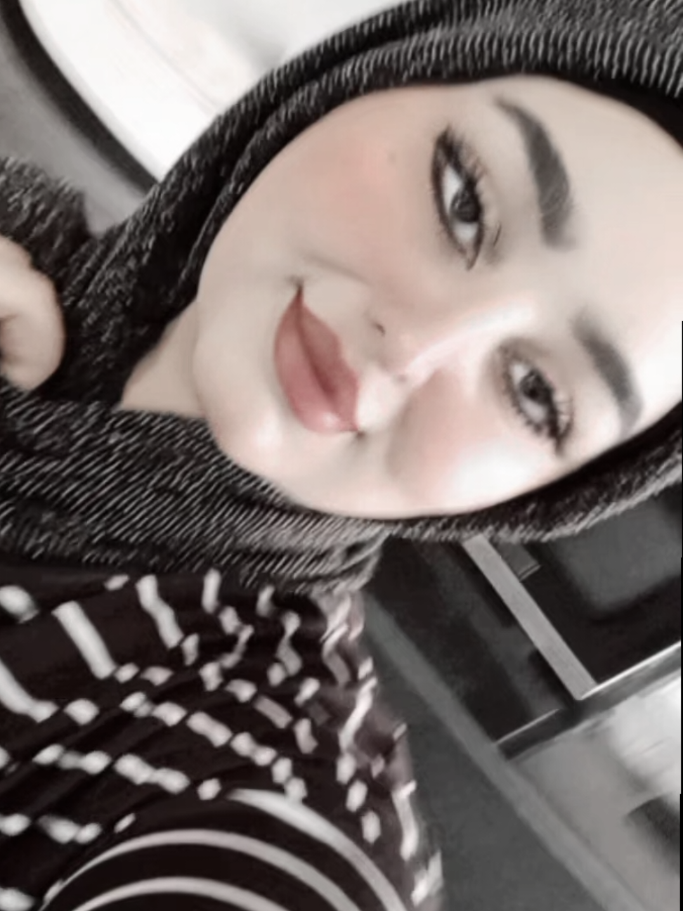 أنا إمرأة جميلة يحق لي الغرور لأنني جميلة جداً كل شيء فيني جميل شكلي بياضي إبتسامتي المذهلة أحب نرجسيتي وثقتي بنفسي فتاة تستحق أن تغازلها صباحاً ومساءاً  حياة او موت فـ ان انتقدتني من اليوم لغداً  سوف يكون كلامك فارغاً#الشعب_الصيني_ماله_حل😂😂 #العراق_السعودية_الامارات_بغداد_مشاهير #اكسبلورexplore #ليلى_العطار #حفيدة_ليلى_العطار 