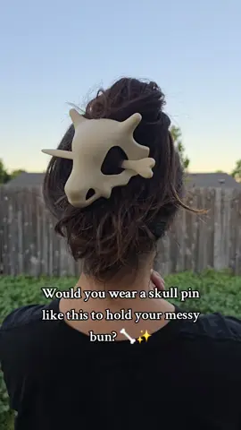 I found a new way to wear these skull hair pins 👀 never thought about holding up my hair like this until the other day when I was working and my hair was in the way, and of course I'm surronded by these hair pins, I had to try to wear it like a claw clip, and it worked!  🦴 Would you wear these hair pins?  #hairtutorial #hairaccessory #hairtok #HairPins #HairAccessories 
