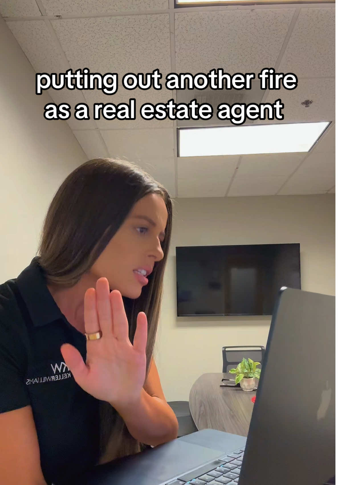 a realistic day in the life of a real estate agent 🏡 #realtor #realestate #realtorlife #realtorhumor #realestateagent 