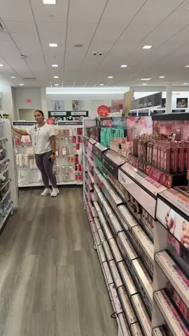 Right this way 🏃‍♀️  #fyp #ulta #teeballt #retail #customerservice 
