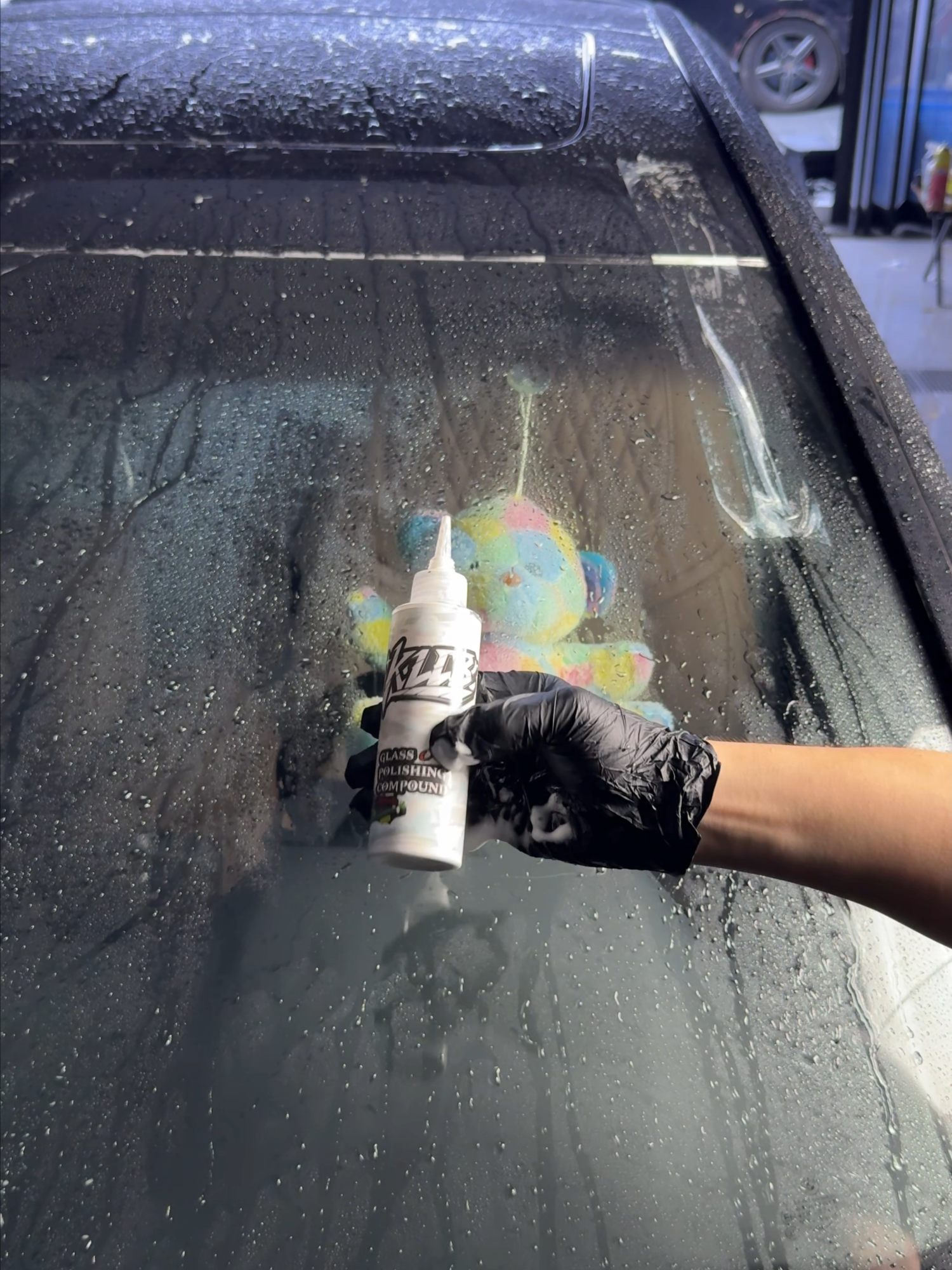 How to remove the oily film on your windshield - a must-know trick for new drivers!​ Cara hilangkan lapisan minyak pada cermin depan - tip WAJIB TAHU untuk pemandu baharu! #KLCB polish for car windows#polish#polishing#polishingcar#windshield#hujan#oilfilmremover #oilflmcleaner