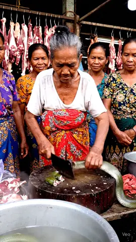 Life at a Wild Meet Market #seafood #food #fish #cooking #animalsmarket 