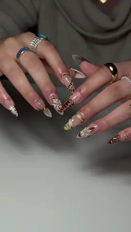 Fall is officially here 🍂🤎 #nailsart #fyp #3dflowernails #fallnails 
