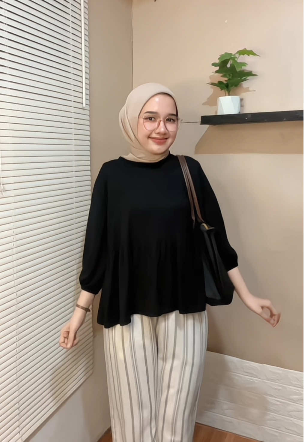 #ootdhijab #atasankaos #outfitinspiration 