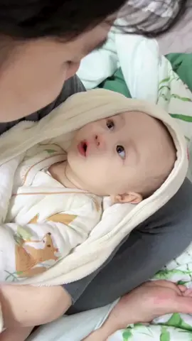 Cũng hóng chuyện lắm rồi 🤣 #cute #embe #xuhuong #viral #embedangyeu 