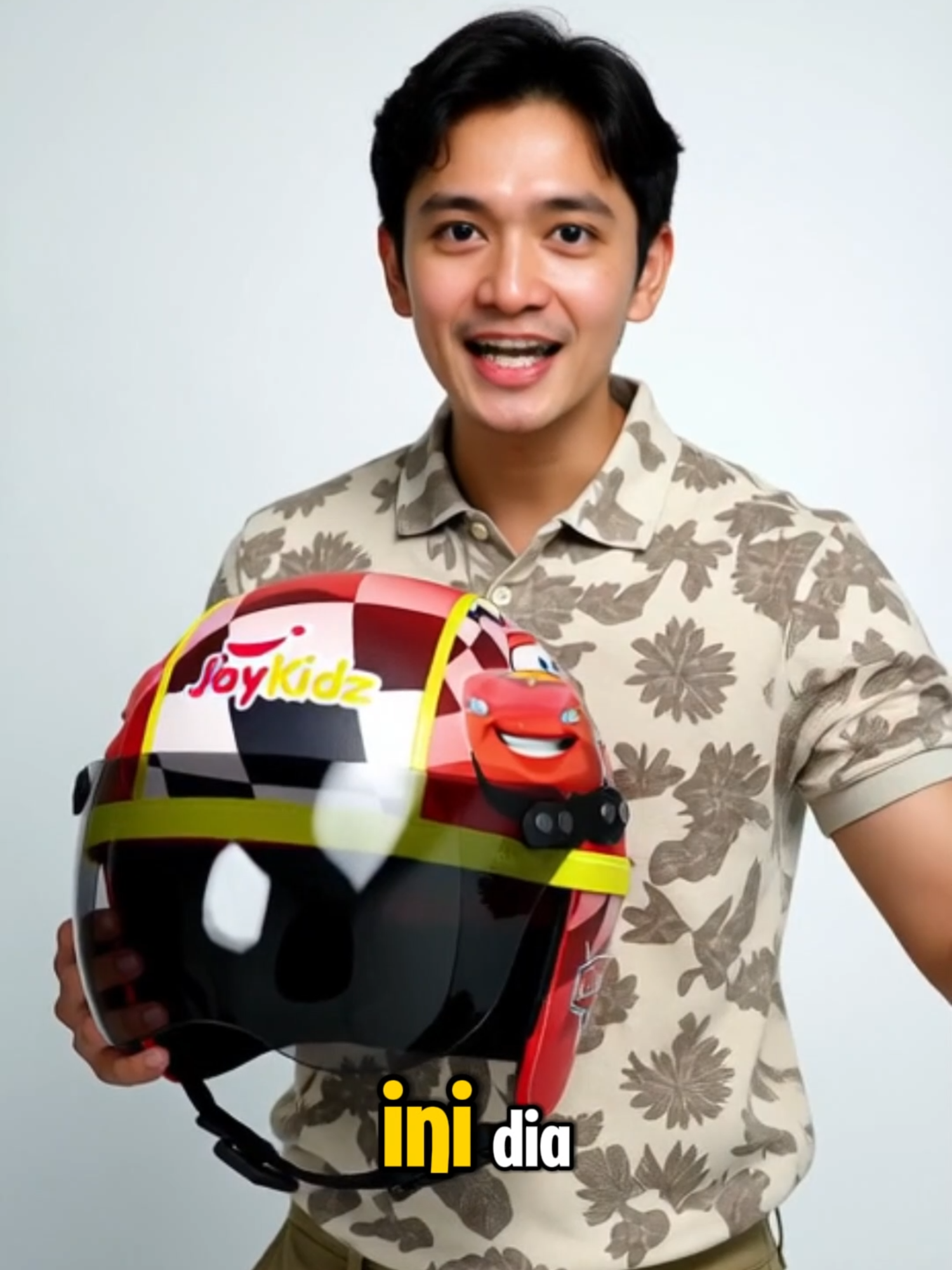 Si kecil kalau pakai helm ini, rasanya kayak lagi balapan sama Lightning McQueen  #helmet #helmanak #helmanakretro #helmanakkarakter #joykidz #joykidzhelmet #joyfulriding