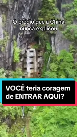 Veja como é por dentro 👁 👇🏻 @N19  Este prédio foi esquecido há décadas. Mas quem chega perto jura ouvir vozes … e ver sombras se movendo nas janelas… #lugaresabandonados #misterio #paranormal #curiosidades #scary 