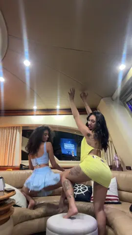 And throwwww that mothafuckaaaa @TheFloridaBaby420 🤭🤭🤍🤍🤍