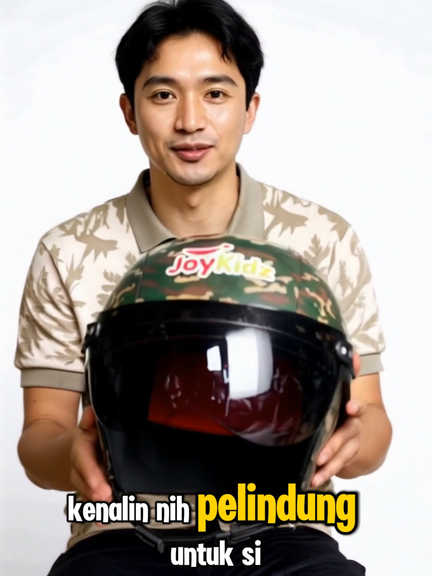 Si kecil gayanya udah kayak mau misi rahasia aja… padahal cuma ikut ayah beli jajan 🤭🪖 #helmet #helmanak #helmanakretro #helmanakkarakter #joykidz #joykidzhelmet #joyfulriding
