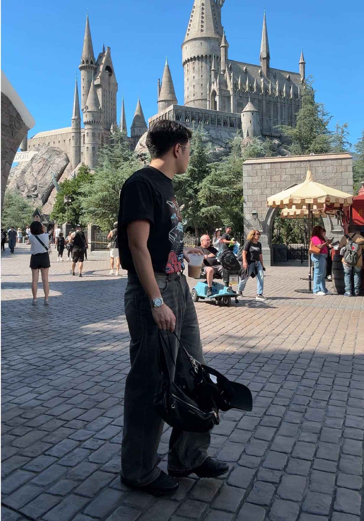 your boi made it in #UniversalStudiosHollywood ✩ #fyp #OOTD #fashiontok #outfitcheck 