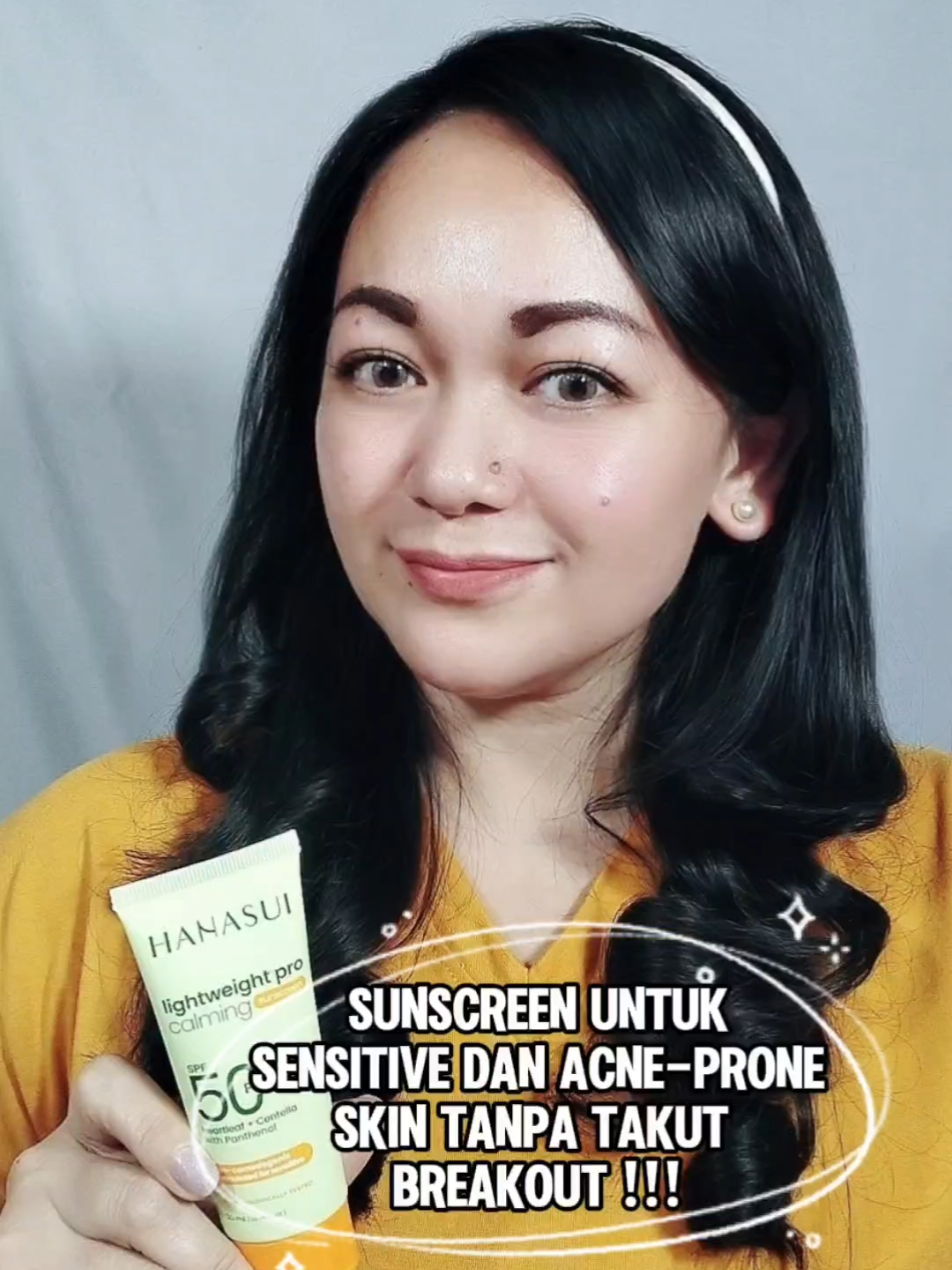 Udah ga bingung lagi pilih sunscreen kalo lagi jerawatan gini sejak ada Hanasui Lightweight Pro Calming Sunscreen yang bisa membantu melindungi kulit sensitive dan berjerawat sekaligus bantu mencegah breakout. #VOVHANA02 #Hanasui #HanasuiSunscreen #LightweightSunscreen 