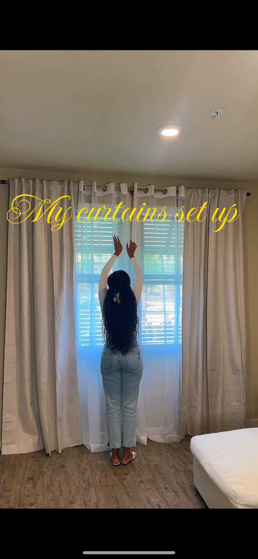 ✨ Transformando meu novo lar, passo a passo! Hoje foi dia de instalar minhas cortinas novas e já estou apaixonada pelo aconchego que elas trazem para o ambiente. 🏡💫 É incrível como um detalhe muda totalmente a energia da casa. #novacasa  #angola🇦🇴portugal🇵🇹brasil🇧🇷  #newhome #newseries 