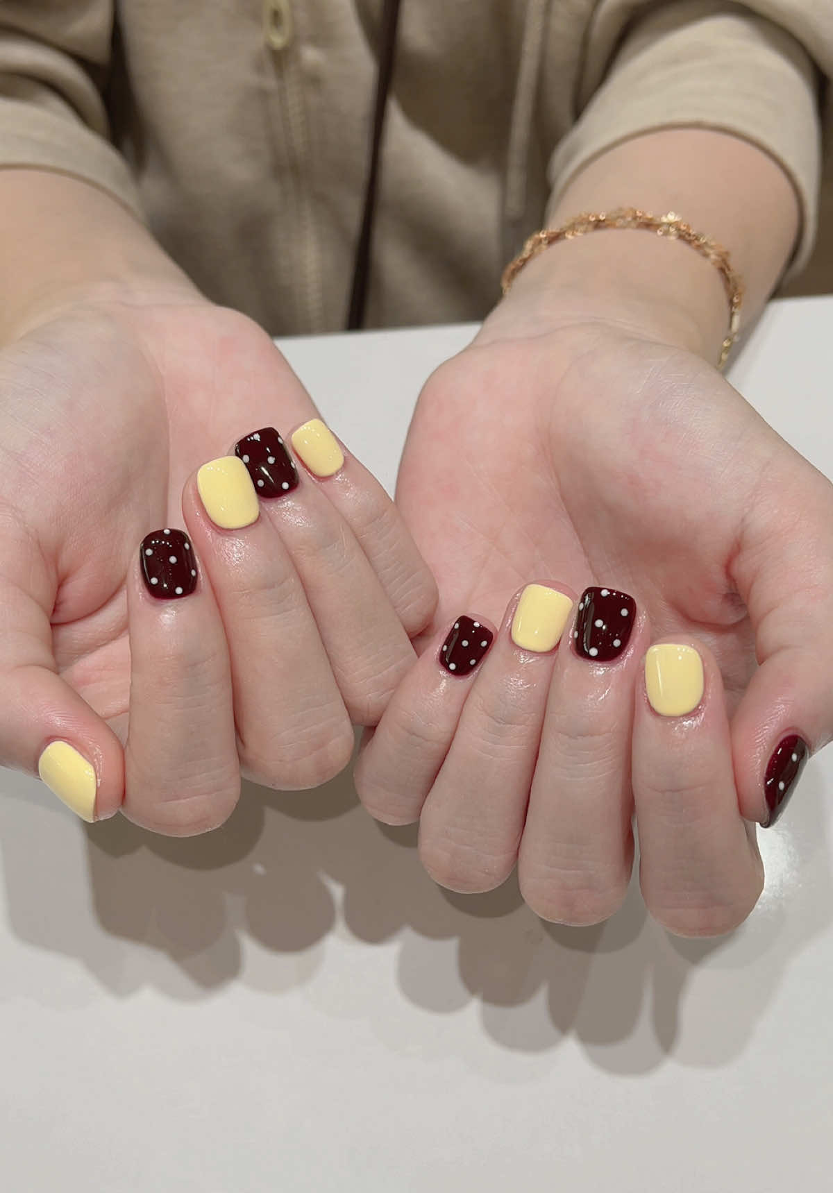 Vàng pastel mix nâu chấm bi ✨móng ngắn siêu cute 😍#nailart #trending #viral #nail #fyp 