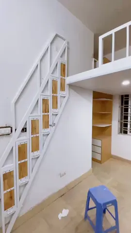Chiếc gác xép ông bố làm tặng con gái mừng con vào đại học.  Cha ngồi lặng cuối chiều tà. Con cười thích thú, lòng cha yên bình. Một căn gác, một ân tình. Là tình cha mẹ, là hình bóng yêu. #cokhixcop #gaclung #gacxepnho #gaclungdep #gacxepstudio      