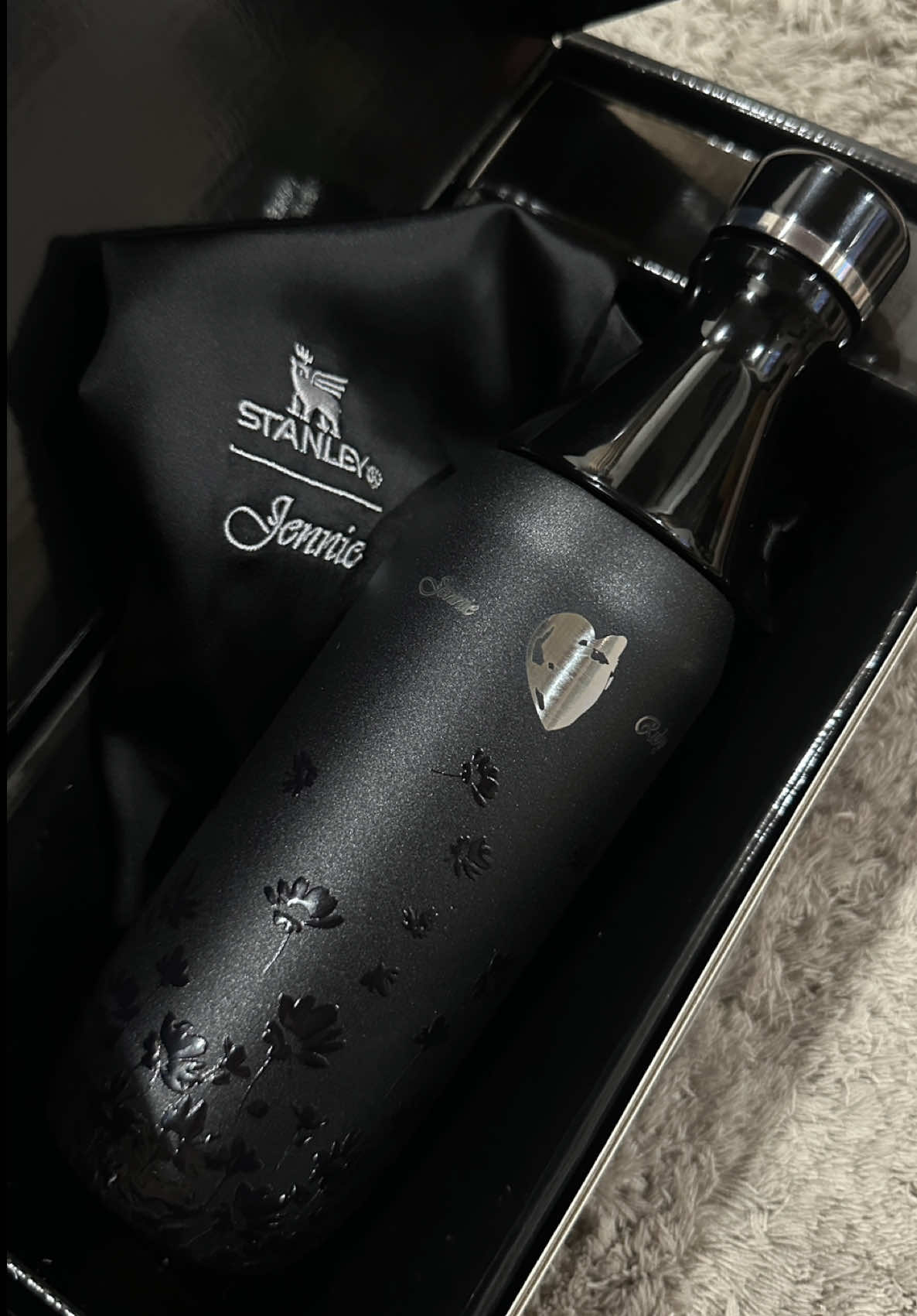 Bukan pecinta tumblr, tapi yang ini cinta banget🫶🏻 @Stanley Brand @JENNIE  #stanleyxjennie #stanley #jennie #jennierubyjane #StanleyCup 