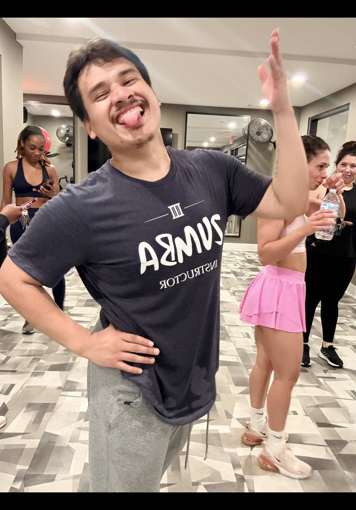 Omg we had so much fun 😍🙌🏼  Muy agradecida por cada una de ustedes 💃✨ gracias chicas por compartir su energía y alegría en Zumba 🩷 y muchas gracias mi perrita @fitnesswithjair ❤️  #zumba #fullbodyworkout #selflove #foryourpage 