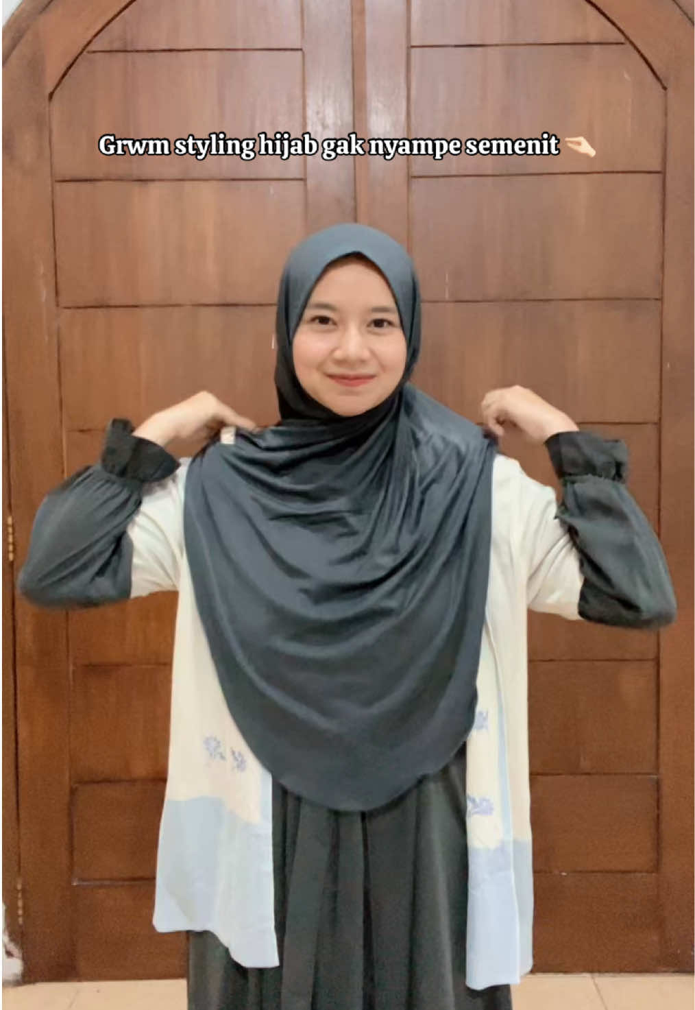 In this economy harus punya hijab sat set anti ngaret because time is moneyyy 😭🫶🏻  thankyou @Nayala Hijab #hijabdaily #hijabsport #bergoinstan #fyp #outfitcheck 