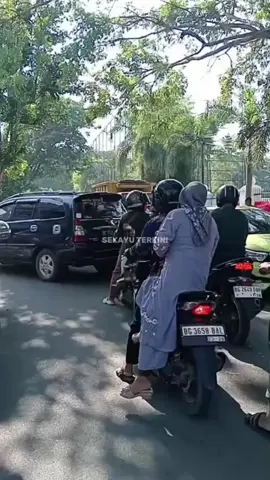 Macet min Belakang Rumah dinas bupati Muba Lewat jalan depan rumah dinas bupati lg ditutup  #sekayuterkini #palembang 