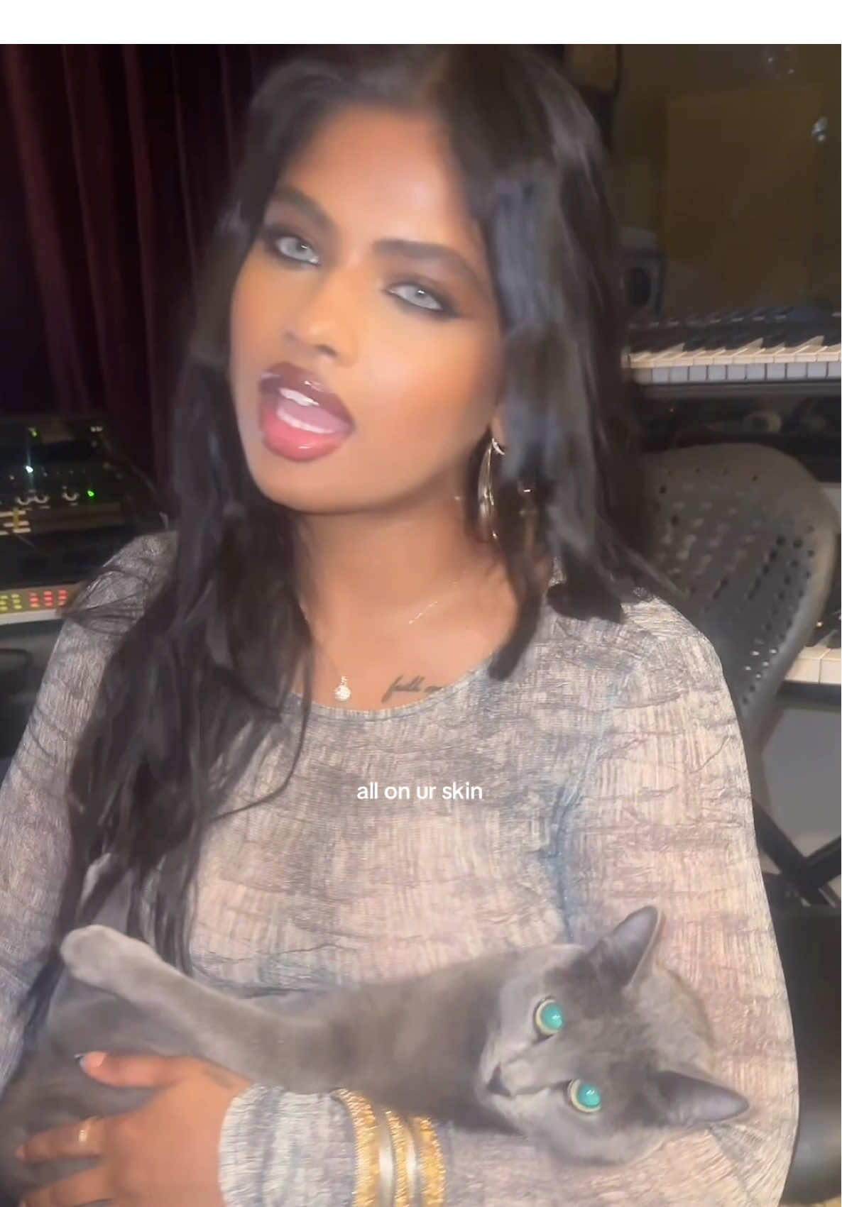 just tryna get this hook out without getting fur on the mic #artist #newmusic #rnbvibes #foryoupage #fyp 