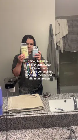 should I put some in his toothpaste 🤔🤣 (legally this is a joke 🙄) #breastmilk #breastmilkskincare  #breastmilktok #skincare #nightroutine #breastmilkskinbenefits #breastfeeding #MomsofTikTok #breastmilkhack