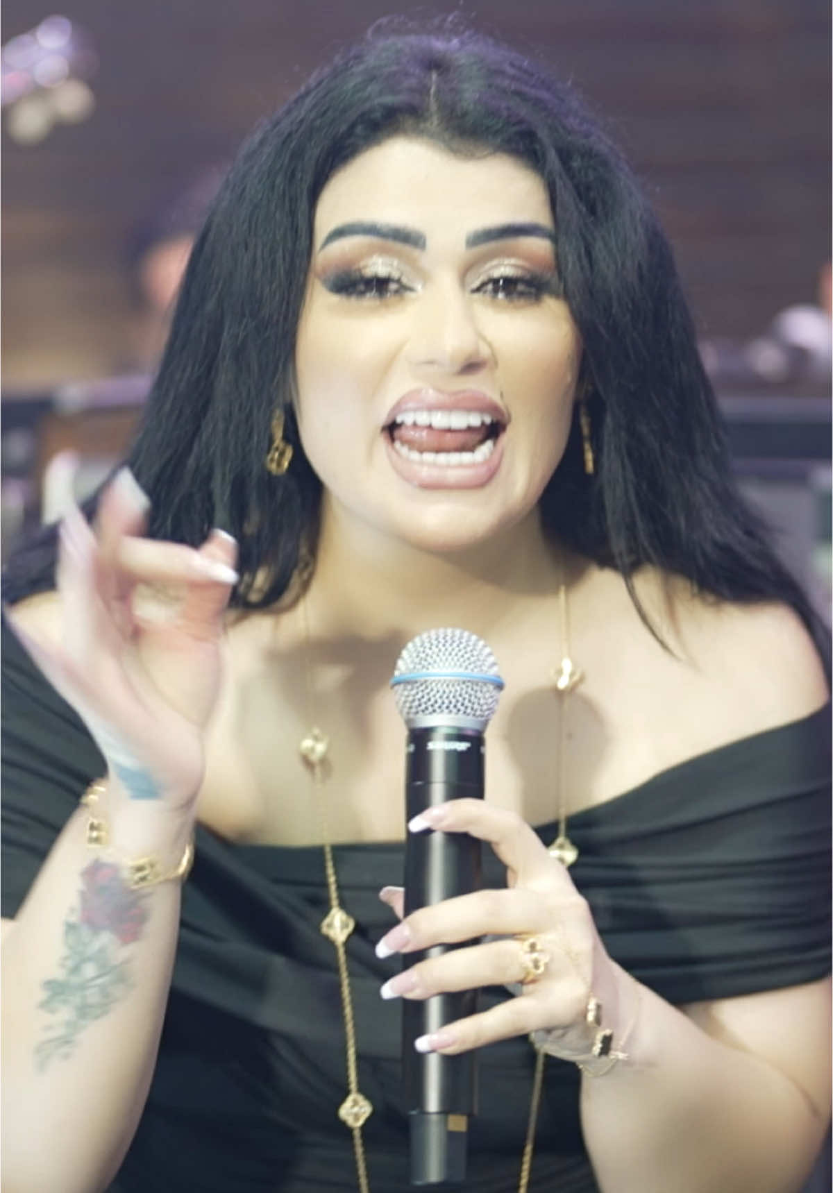 يلعن عرضها المصاري 👌