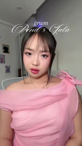 Staying fresh til the night! ✨ Thanks to @Pond's Philippines for formulating this new Hydra Miracle 💧 Dry skin problems, solved!  product used toner: @Kiehl’s Philippines  serum & moisturizer: POND’S color correct: @Popique Beauty  foundation: @NARS Cosmetics  concealer: @GRWM Cosmetics  contour stick: @strokesbeautylab  liquid blush: @ViceCosmeticsPH  powder: @Laura Mercier  bronzer: @Teviant  powder contour: @Kaleidos Makeup  brows: @Beautybox Corp. @Flower Knows Makeup  eye pallete : @jelly eugenio 🧿 x vice , @Ever Bilena , @Judydoll_official  glitters : Lilytone , @Chu Chu Beauty  highlighters: Kaleidos,   @Diorbeauty , flowerknows blush : @Spotlight Cosmetics , @dasique  Lipliner: @chuchubeauty lippies: @Absidy Beauty , @diorbeauty , @chuchubeauty lashes: @COLOR.labs  mascara: heroinemake spray: @d'Alba Ph @DALBA  Lens: @OLENS Global Official  perfume: @Lancôme  #PondsPH #PONDSXJIHYO #PONDSTZUYU #PondsSkinInstituteGala