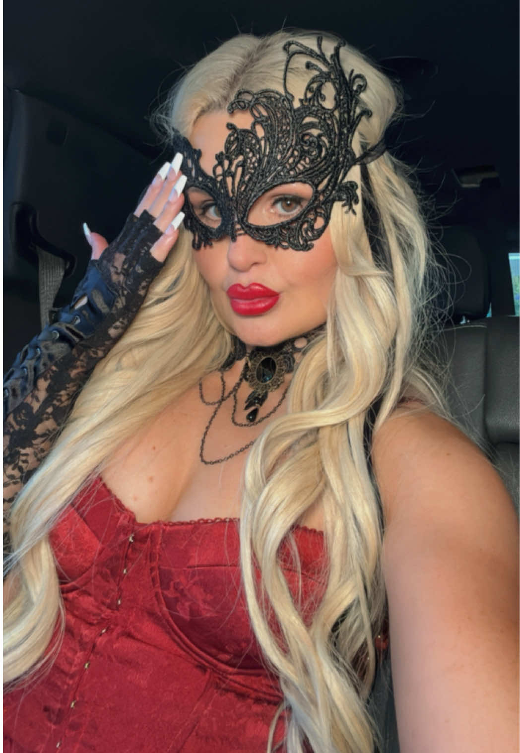 Felt like a total baddie with this look babes! ♥️💋 #hauntedball #masqueradegala #spookyseason #toxicbaddie #tootoxic