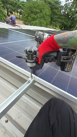 ติดตั้ง End-Camp รุ่นมีหมดสแตนเลสจิกกราว์ในตัว ด้วยสว่าน โอซุกะ #solar #solarmonkey #osuka #osukapowertool #พีเอสไอ 